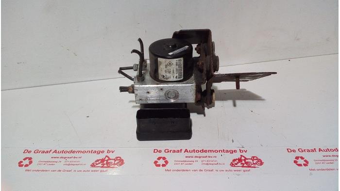 Used ABS pump Renault Twingo II (CN) 1.2 Price € 45,00 Margin scheme offered by de Graaf autodemontage B.V.