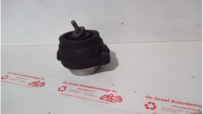 Usagé Support moteur BMW X5 (E53) 4.4 V8 32V Prix € 35,00 Règlement à la marge proposé par de Graaf autodemontage B.V.
