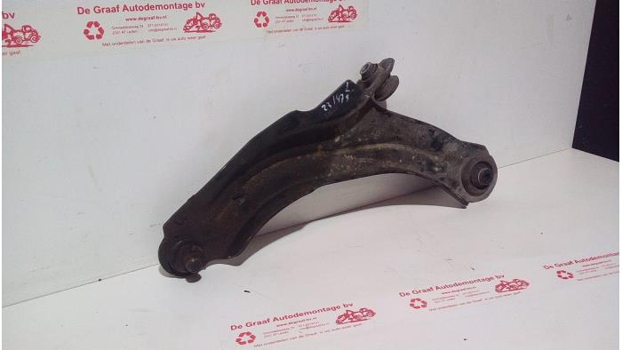 Front wishbone, left from a Renault Clio IV (5R) 0.9 Energy TCE 90 12V 2014