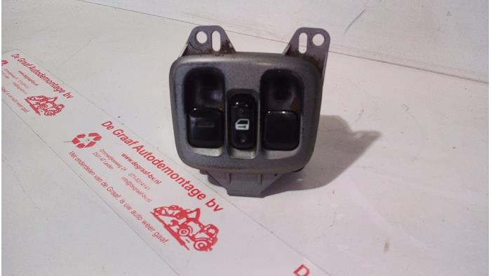 Używane Przelacznik combi okienny Toyota Celica (ZZT230/231) 1.8i 16V Cena € 25,00 Procedura marży oferowane przez de Graaf autodemontage B.V.