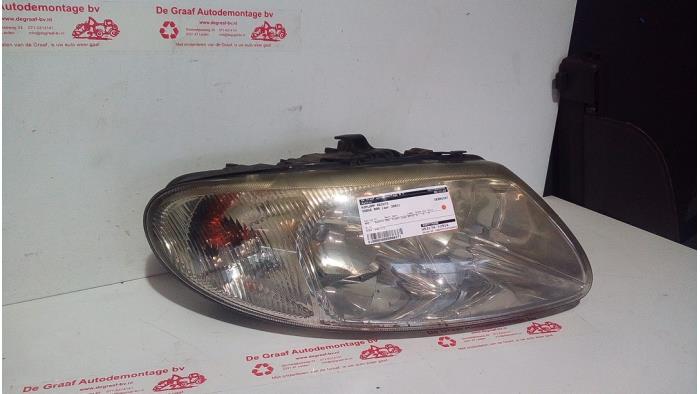 Używane Reflektor prawy Dodge Ram Van 2.5 CRD Cena € 35,00 Procedura marży oferowane przez de Graaf autodemontage B.V.