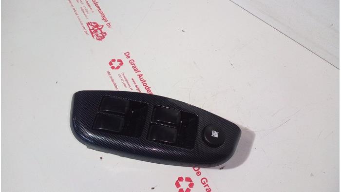 Usados Interruptor combinado de ventanillas Chevrolet Kalos (SF48) 1.4 16V Precio € 30,00 Norma de margen ofrecido por de Graaf autodemontage B.V.