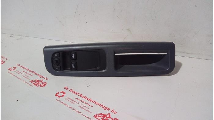 Usados Interruptor combinado de ventanillas Volvo C30 (EK/MK) 1.6 D 16V Precio € 35,00 Norma de margen ofrecido por de Graaf autodemontage B.V.