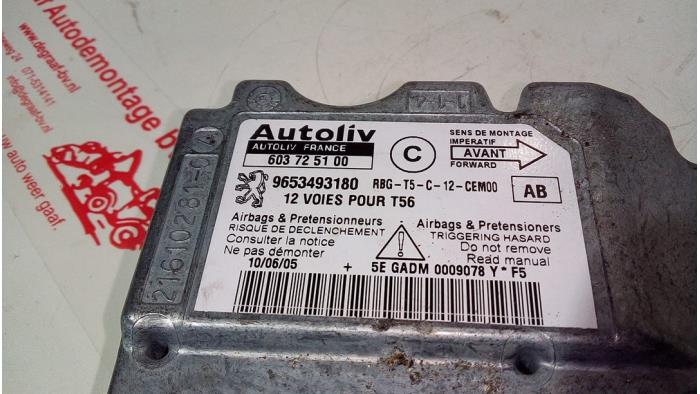 Airbag Module from a Peugeot 307 CC (3B) 2.0 16V 2005