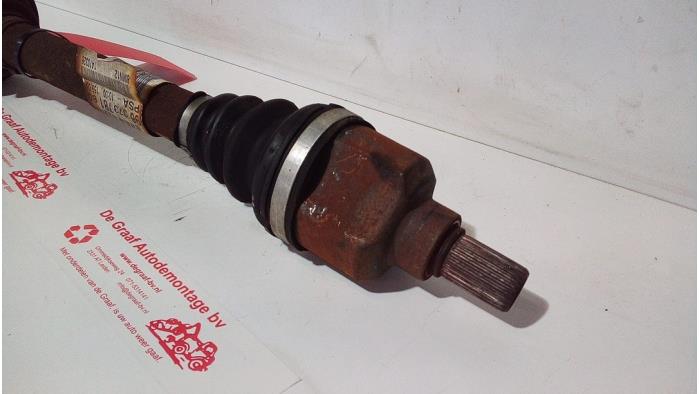 Front drive shaft, left from a Peugeot 307 CC (3B) 2.0 16V 2005