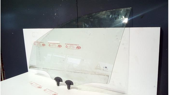 Szyba drzwi lewych przednich wersja 4-drzwiowa z Hyundai i10 (B5) 1.2 16V 2015