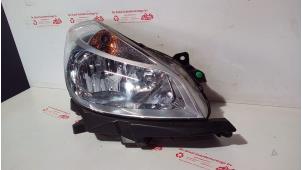 Used Headlight, right Renault Clio III (BR/CR) 1.6 16V Price € 65,00 Margin scheme offered by de Graaf autodemontage B.V.