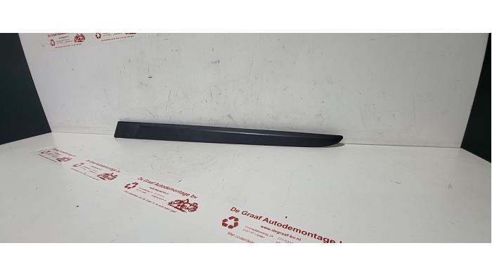 Begagnade Dörrstripe Renault Clio III (BR/CR) 1.2 16V 75 Pris € 15,00 Marginaltabell erbjuds av de Graaf autodemontage B.V.