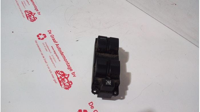 Usados Interruptor combinado de ventanillas Mazda 2 (NB/NC/ND/NE) 1.4 16V Precio € 35,00 Norma de margen ofrecido por de Graaf autodemontage B.V.