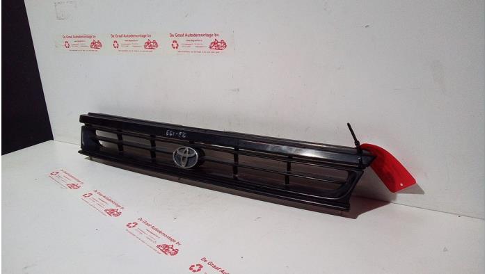 Używane Grill Toyota Starlet (EP8/NP8) 1.3 Friend,XLi 12V Cena € 20,00 Procedura marży oferowane przez de Graaf autodemontage B.V.