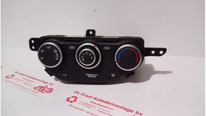 Heater control panel from a Kia Picanto (TA) 1.0 12V 2013