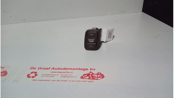 Używane Przelacznik (rózne) Lexus LS (F4) 430 4.3 32V VVT-i Cena € 55,00 Procedura marży oferowane przez de Graaf autodemontage B.V.