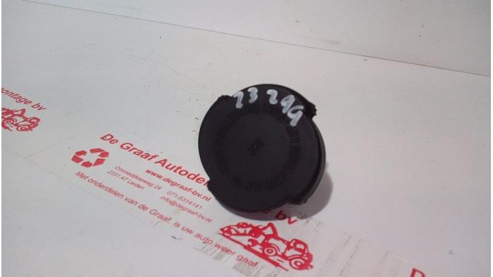 Expansion vessel cap from a BMW 5 serie (E39) 523i 24V 1998