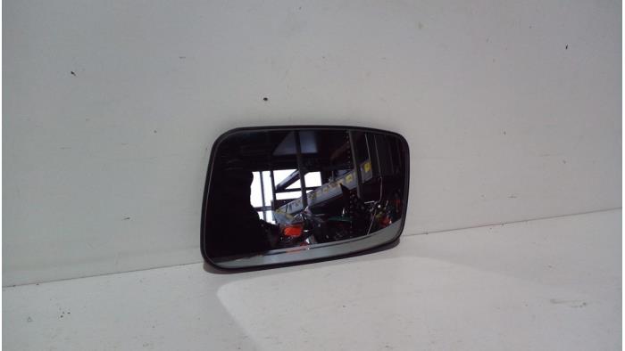 Używane Szyba lusterka lewego Volvo V40 (VW) 2.0 16V Cena € 12,50 Procedura marży oferowane przez de Graaf autodemontage B.V.