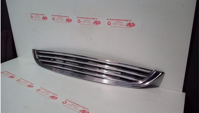 Begagnade Grill BMW Mini (R50/53) 1.6 16V One Pris € 30,00 Marginaltabell erbjuds av de Graaf autodemontage B.V.