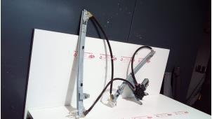 Usagé Mécanique vitre 4portes avant droite Citroen Xsara Picasso (CH) 1.8 16V Prix € 30,00 Règlement à la marge proposé par de Graaf autodemontage B.V.