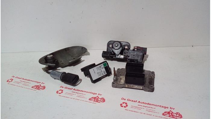 Gebrauchte Zündschloss + Steuergerät Opel Corsa C (F08/68) 1.2 16V Preis € 125,00 Margenregelung angeboten von de Graaf autodemontage B.V.