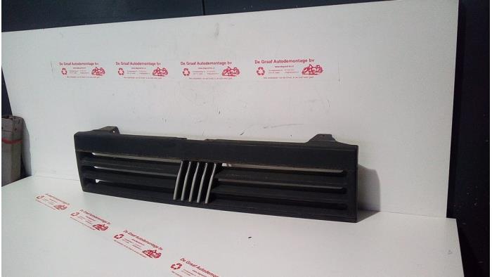 Begagnade Grill Fiat Panda (141) 1100 IE,Selecta Pris € 40,00 Marginaltabell erbjuds av de Graaf autodemontage B.V.