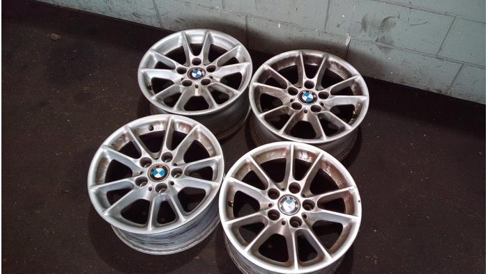 Set of sports wheels from a BMW 5 serie (E39)  2002