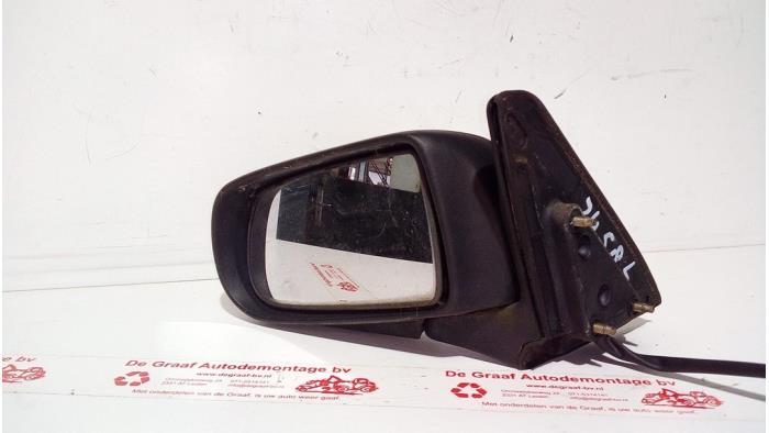 Rétroviseur extérieur gauche d'un Mazda Demio (DW) 1.3 16V 1998