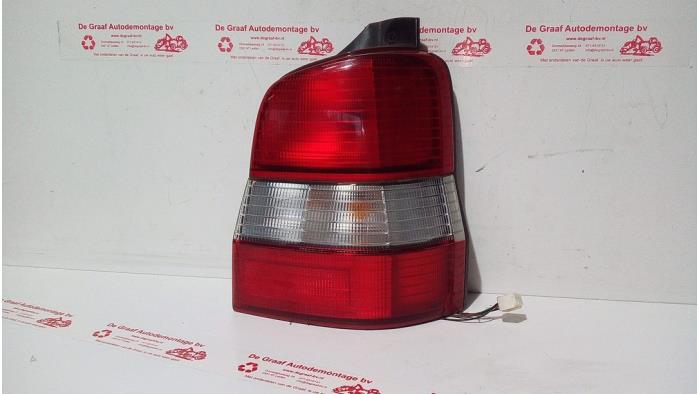 Rücklicht rechts van een Mazda Demio (DW) 1.3 16V 1999