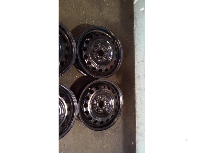 Set of wheels from a Toyota Aygo (B10) 1.0 12V VVT-i 2009