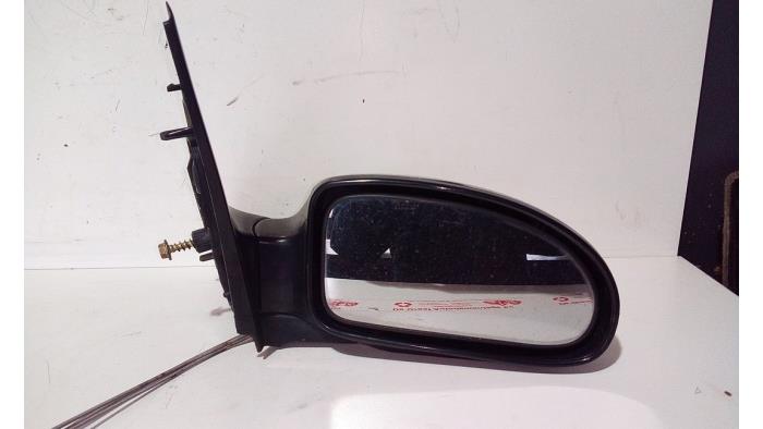 Außenspiegel rechts van een Ford Focus 1 1.6 16V 2001