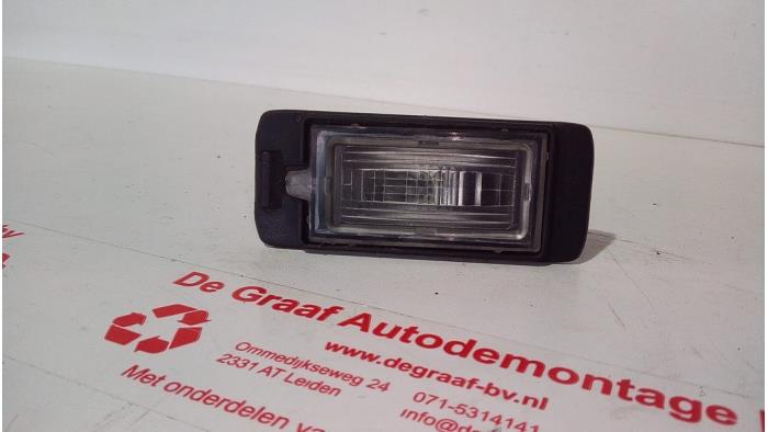 Iluminación de matrícula de un Opel Astra J Sports Tourer (PD8/PE8/PF8) 1.7 CDTi 16V 2014