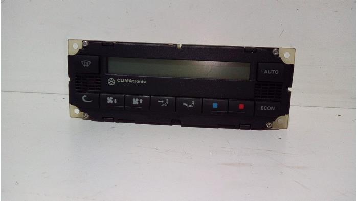 Używane Panel climatronic Volkswagen Golf IV (1J1) 2.3 V5 GTI Cena € 30,00 Procedura marży oferowane przez de Graaf autodemontage B.V.
