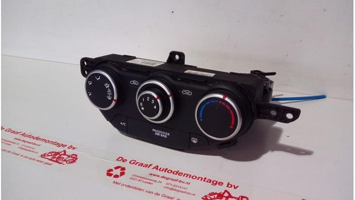 Heater control panel from a Kia Picanto (TA) 1.0 12V 2012