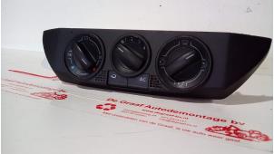 Usados Panel de control de calefacción Volkswagen Polo IV (9N1/2/3) 1.4 TDI 70 Precio € 25,00 Norma de margen ofrecido por de Graaf autodemontage B.V.
