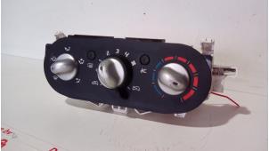 Usados Panel de control de calefacción Renault Twingo II (CN) 1.5 dCi 90 FAP Precio € 25,00 Norma de margen ofrecido por de Graaf autodemontage B.V.