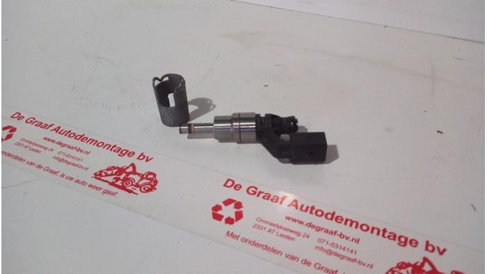 Injektor (Benzineinspritzung) van een Volkswagen Touran (1T1/T2) 1.6 FSI 16V 2003