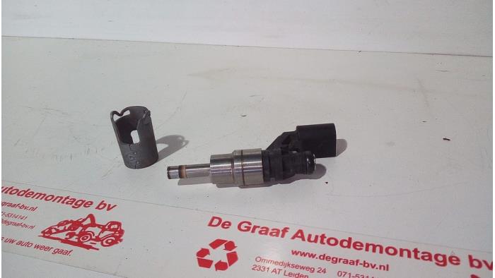 Injector (petrol injection) from a Volkswagen Touran (1T1/T2) 1.6 FSI 16V 2003
