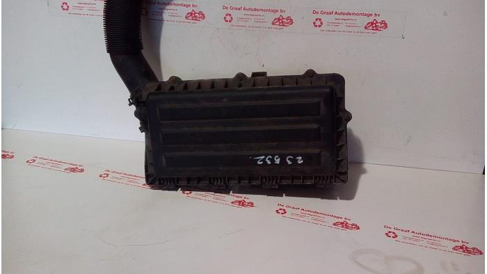 Begagnade Luftfilterhus Volkswagen CrossPolo (9N3) 1.6 16V Pris € 35,00 Marginaltabell erbjuds av de Graaf autodemontage B.V.