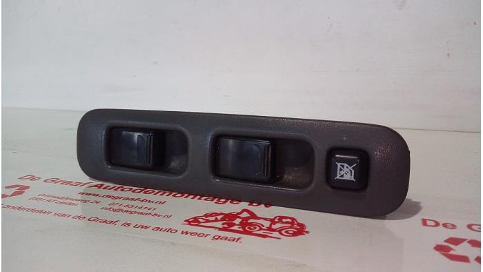 Multi-functional window switch from a Suzuki Alto (RF410) 1.1 16V 2003
