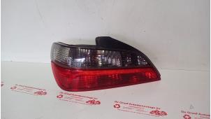 Begagnade Baklykta, vänster Peugeot 406 (8B) 1.8 SR,SRX Pris € 30,00 Marginaltabell erbjuds av de Graaf autodemontage B.V.