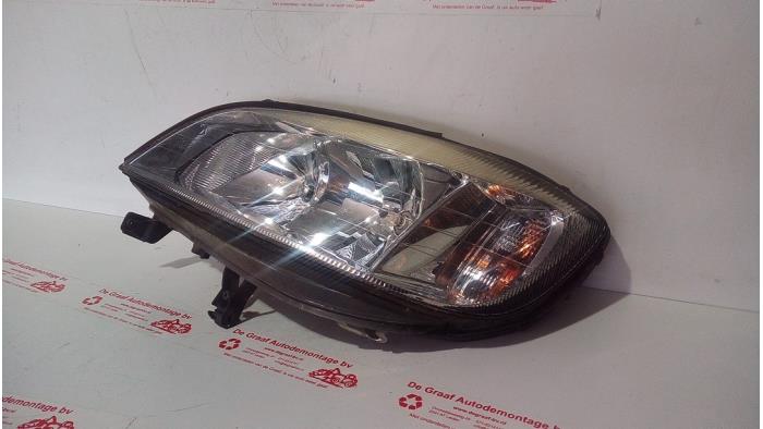 Używane Reflektor lewy Opel Zafira (F75) 2.2 DTI 16V Cena € 30,00 Procedura marży oferowane przez de Graaf autodemontage B.V.