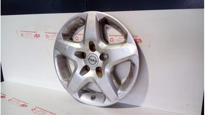 Używane Kolpak Opel Astra H GTC (L08) 1.6 16V Twinport Cena € 12,50 Procedura marży oferowane przez de Graaf autodemontage B.V.