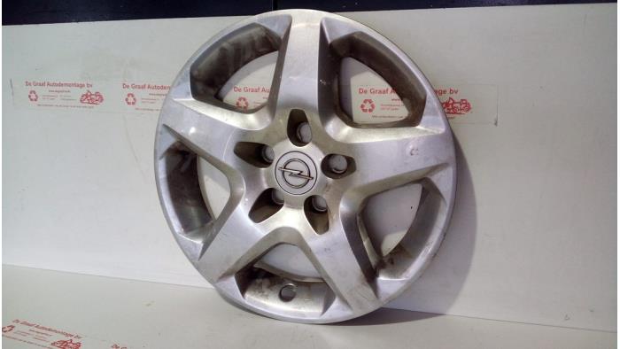 Używane Kolpak Opel Astra H GTC (L08) 1.6 16V Twinport Cena € 12,50 Procedura marży oferowane przez de Graaf autodemontage B.V.