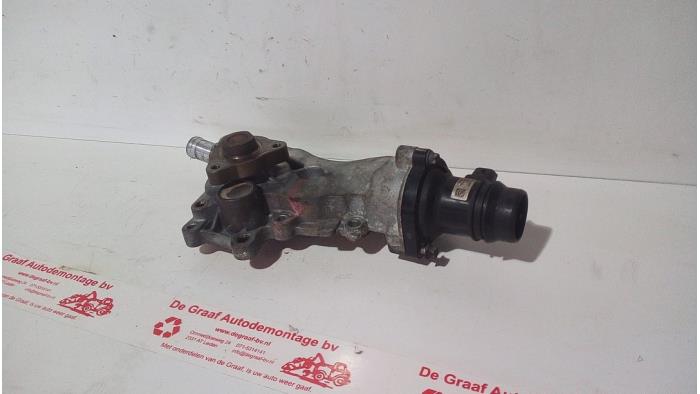 Usagé Pompe à eau Opel Corsa D 1.2 ecoFLEX Prix € 40,00 Règlement à la marge proposé par de Graaf autodemontage B.V.