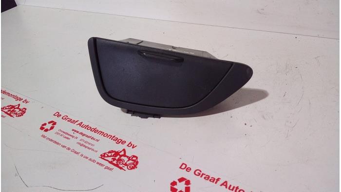 Begagnade Askkopp, bak Volkswagen Golf V (1K1) 1.6 FSI 16V Pris € 15,00 Marginaltabell erbjuds av de Graaf autodemontage B.V.