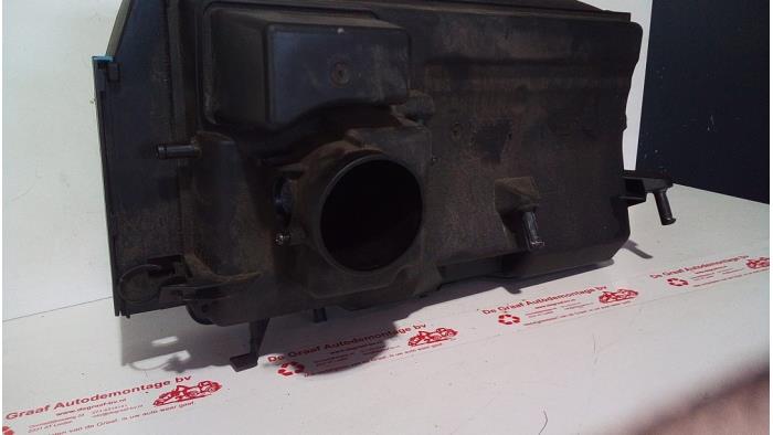 Gebrauchte Luftfiltergehäuse Volvo V50 (MW) 2.4 20V Preis € 40,00 Margenregelung angeboten von de Graaf autodemontage B.V.