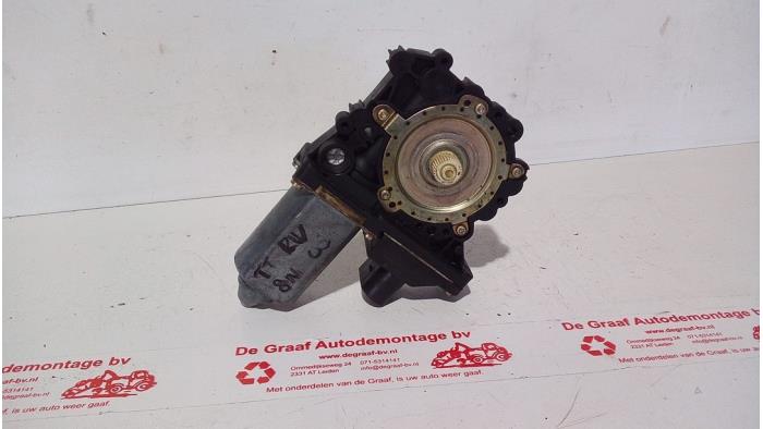 Usados Motor de ventanilla de puerta Audi TT (8N3) 1.8 20V Turbo Precio € 70,00 Norma de margen ofrecido por de Graaf autodemontage B.V.