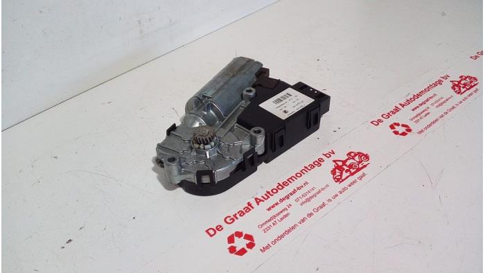 Używane Silnik szyberdachu BMW 3 serie Touring (E46/3) 316i 16V Cena € 70,00 Procedura marży oferowane przez de Graaf autodemontage B.V.
