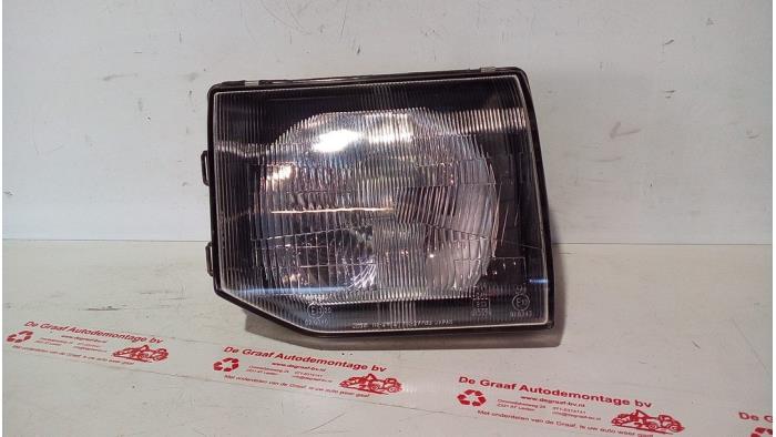 Używane Reflektor prawy Mitsubishi Pajero Hardtop (V1/2/3/4) 2.8 TDi Long Body Cena € 45,00 Procedura marży oferowane przez de Graaf autodemontage B.V.