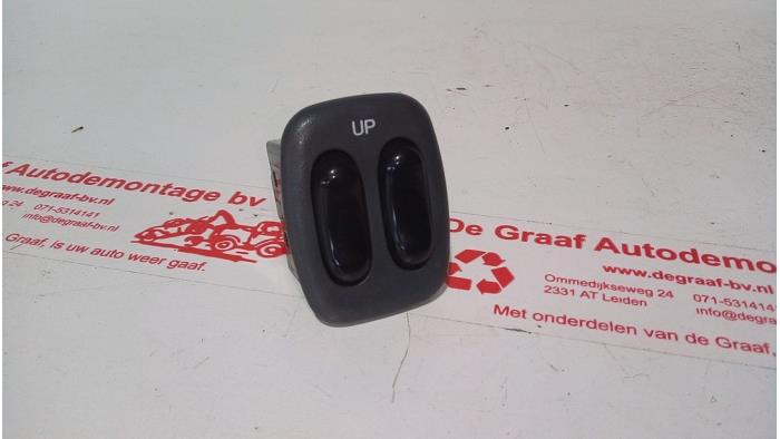 Usados Interruptor combinado de ventanillas Hyundai Atos 1.0 12V Precio € 15,00 Norma de margen ofrecido por de Graaf autodemontage B.V.