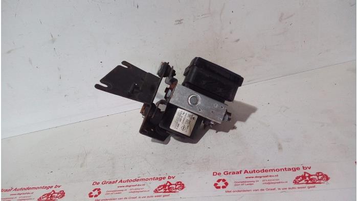 Used ABS pump Renault Twingo II (CN) 1.2 Price € 45,00 Margin scheme offered by de Graaf autodemontage B.V.