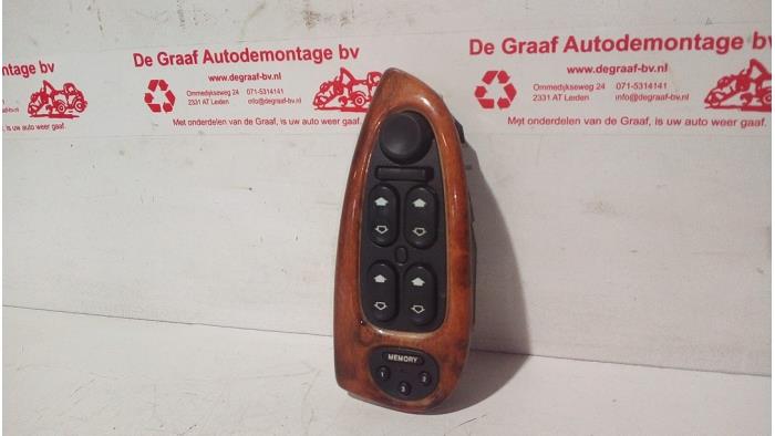 Usados Interruptor combinado de ventanillas Jaguar XJ8 (X308) 3.2 V8 32V Executive,Sport Precio € 100,00 Norma de margen ofrecido por de Graaf autodemontage B.V.