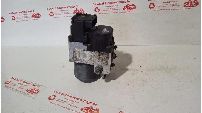 Używane Pompa ABS Peugeot 306 (7D) 1.6 Cena € 50,00 Procedura marży oferowane przez de Graaf autodemontage B.V.
